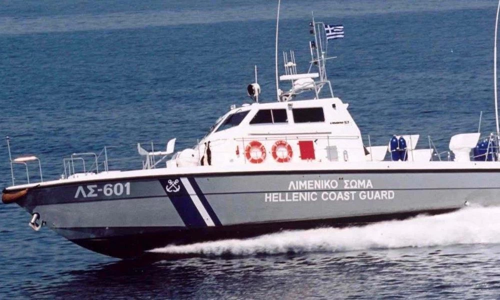 Θαλαμηγός με 184 μετανάστες στην Ηλεία: Ρυμουλκείται στη Καλαμάτα